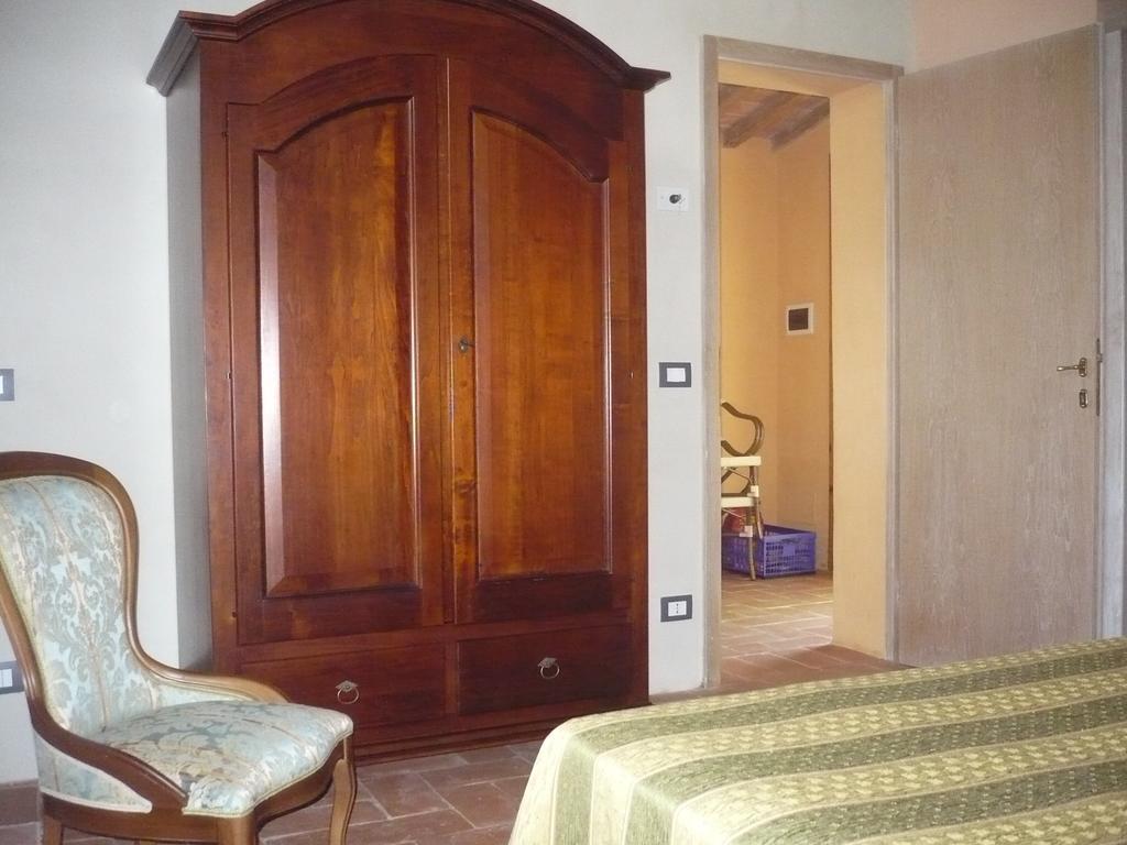 Casa Vacanze "Casale Al Pino" Riparbella Luaran gambar