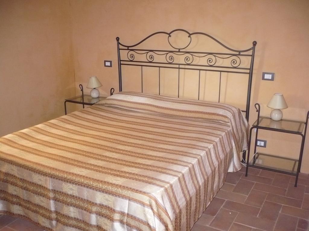 Casa Vacanze "Casale Al Pino" Riparbella Luaran gambar