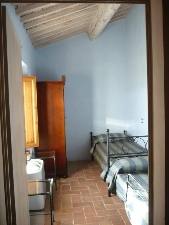 Casa Vacanze "Casale Al Pino" Riparbella Luaran gambar