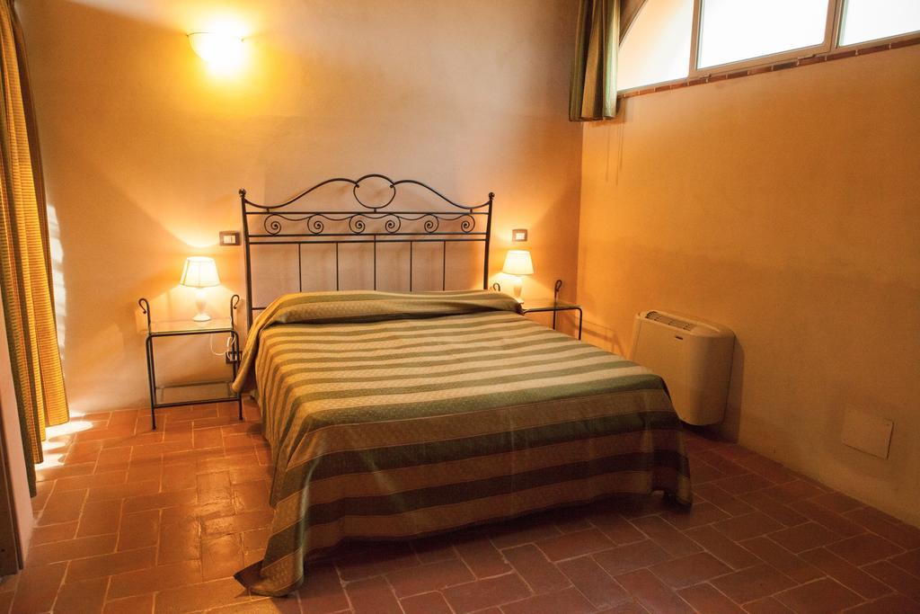 Casa Vacanze "Casale Al Pino" Riparbella Luaran gambar