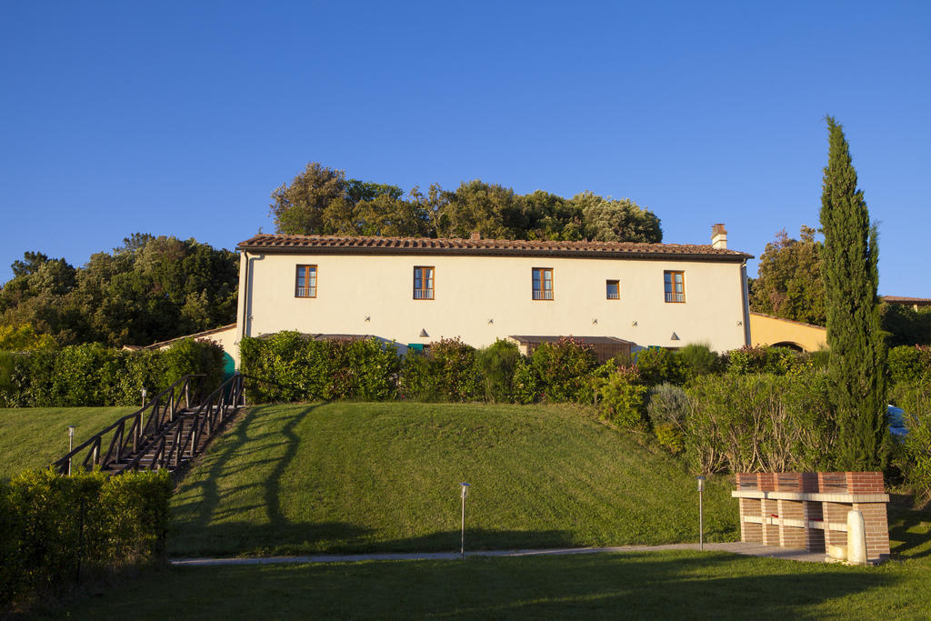 Casa Vacanze "Casale Al Pino" Riparbella Luaran gambar