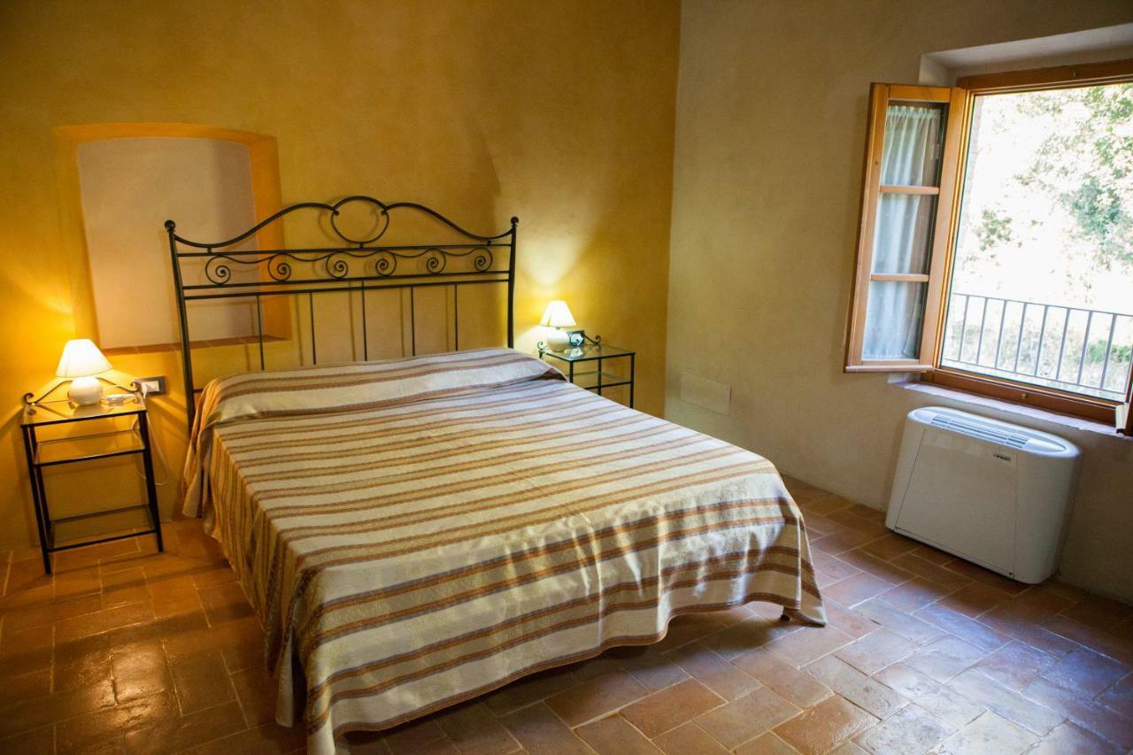 Casa Vacanze "Casale Al Pino" Riparbella Luaran gambar
