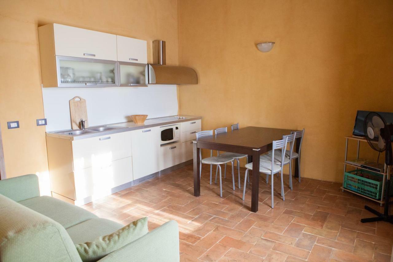 Casa Vacanze "Casale Al Pino" Riparbella Luaran gambar