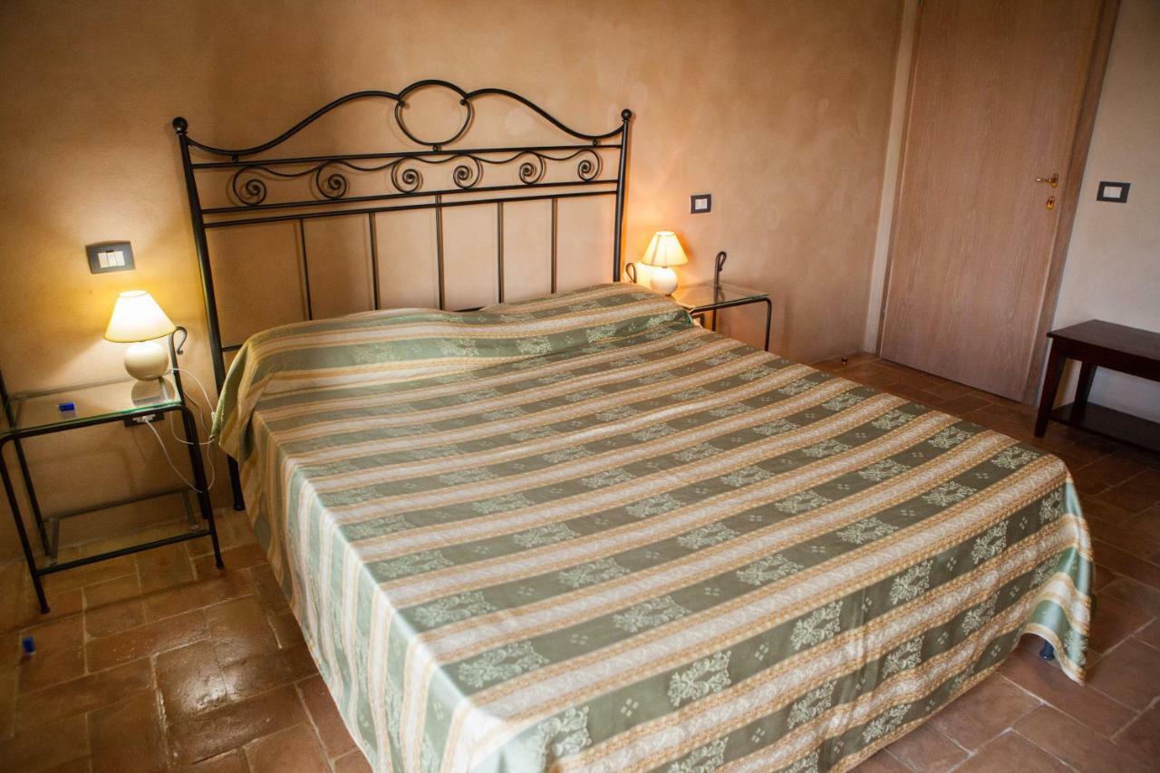 Casa Vacanze "Casale Al Pino" Riparbella Luaran gambar